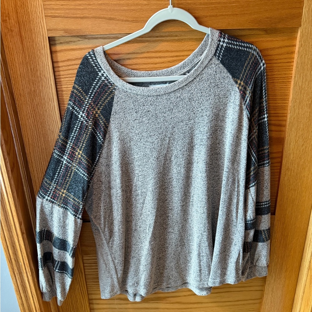 Maurice’s XXL long sleeve shirt. Color grey/black plaid sleeves; grey body.